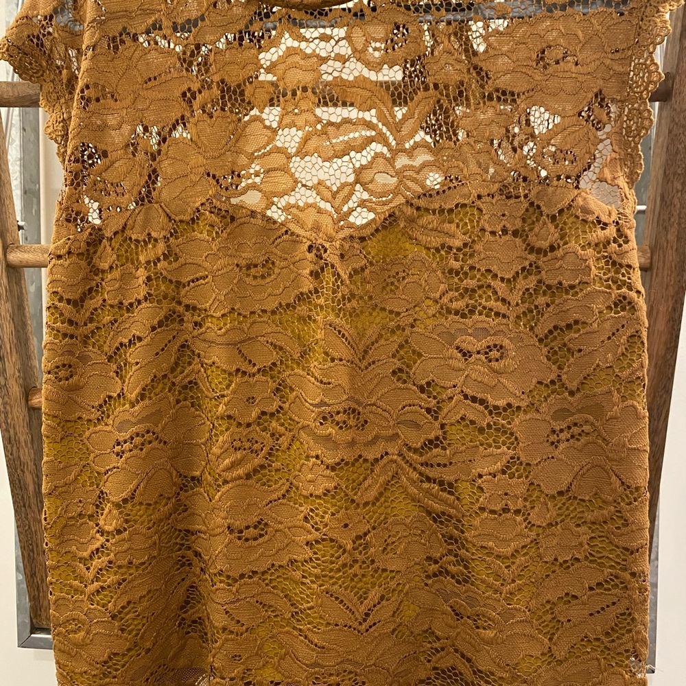 Lace Overlay keyhole back top